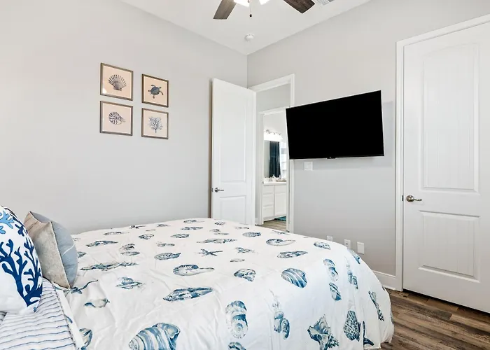Stylish 4Br Crystal Beach Retreat Walk To Beach