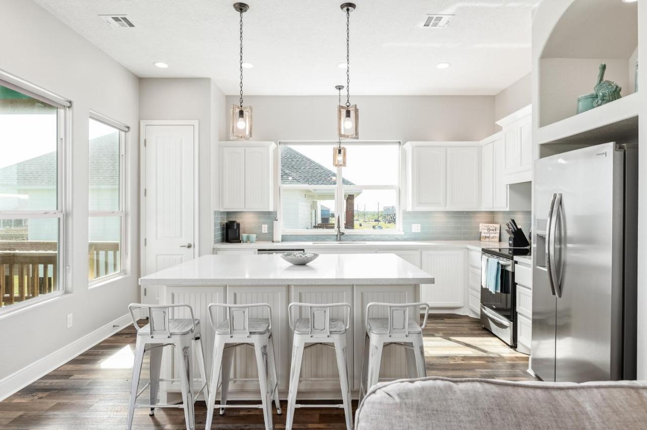 Stylish 4br Crystal Retreat Walk To Hébergement de vacances
