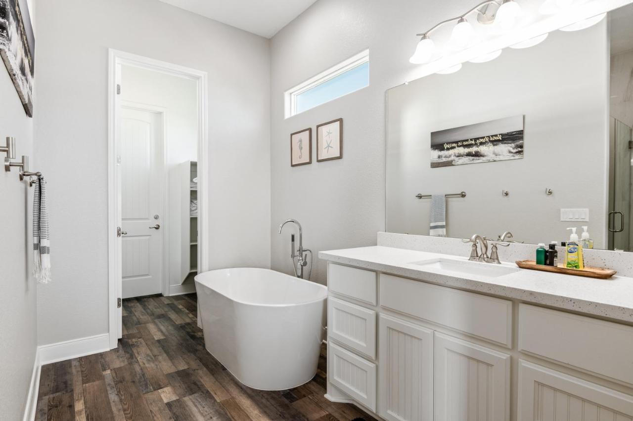 Stylish 4br Crystal Retreat Walk To Hébergement de vacances Bolivar Peninsula