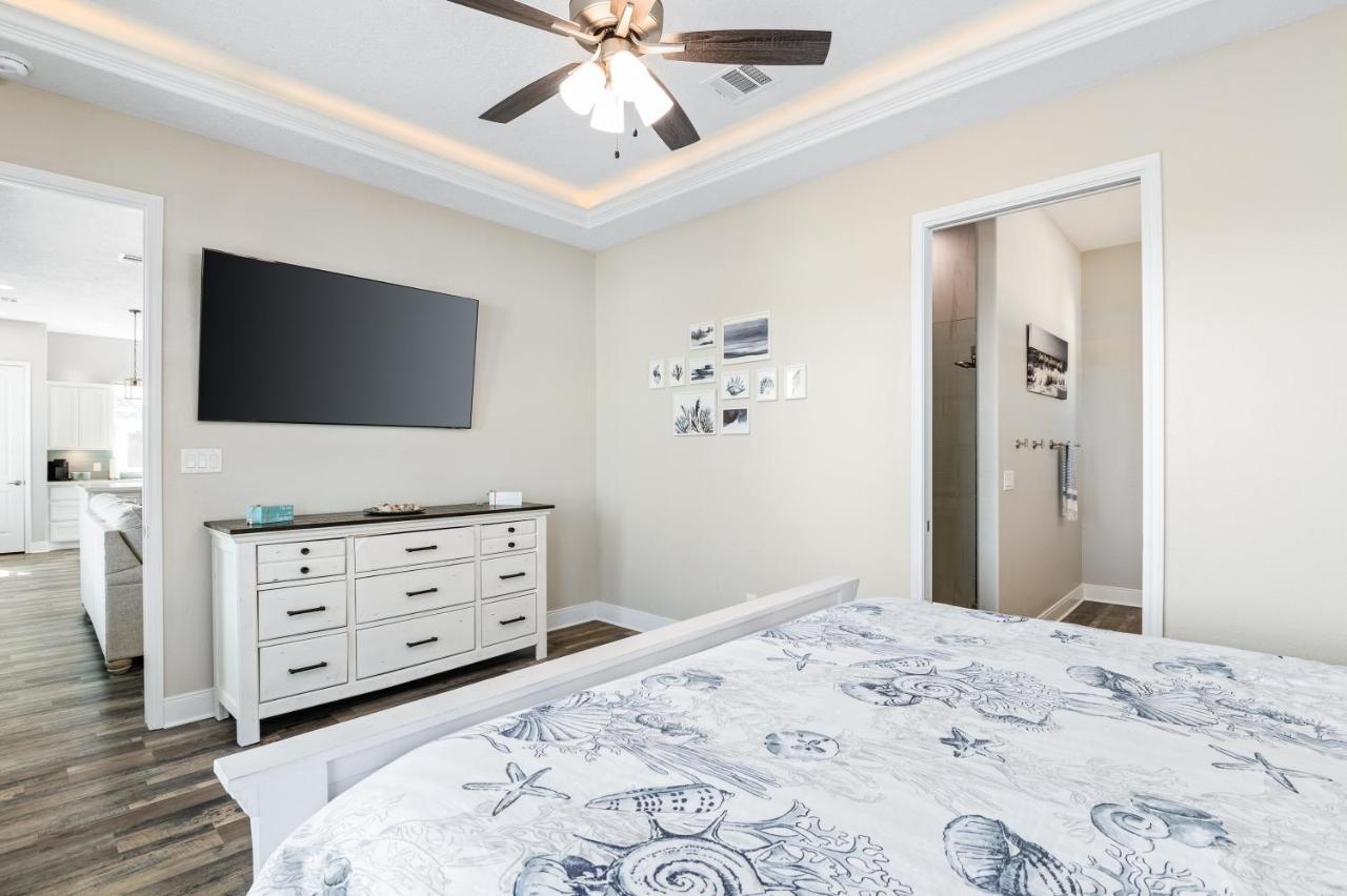 Stylish 4br Crystal Retreat Walk To