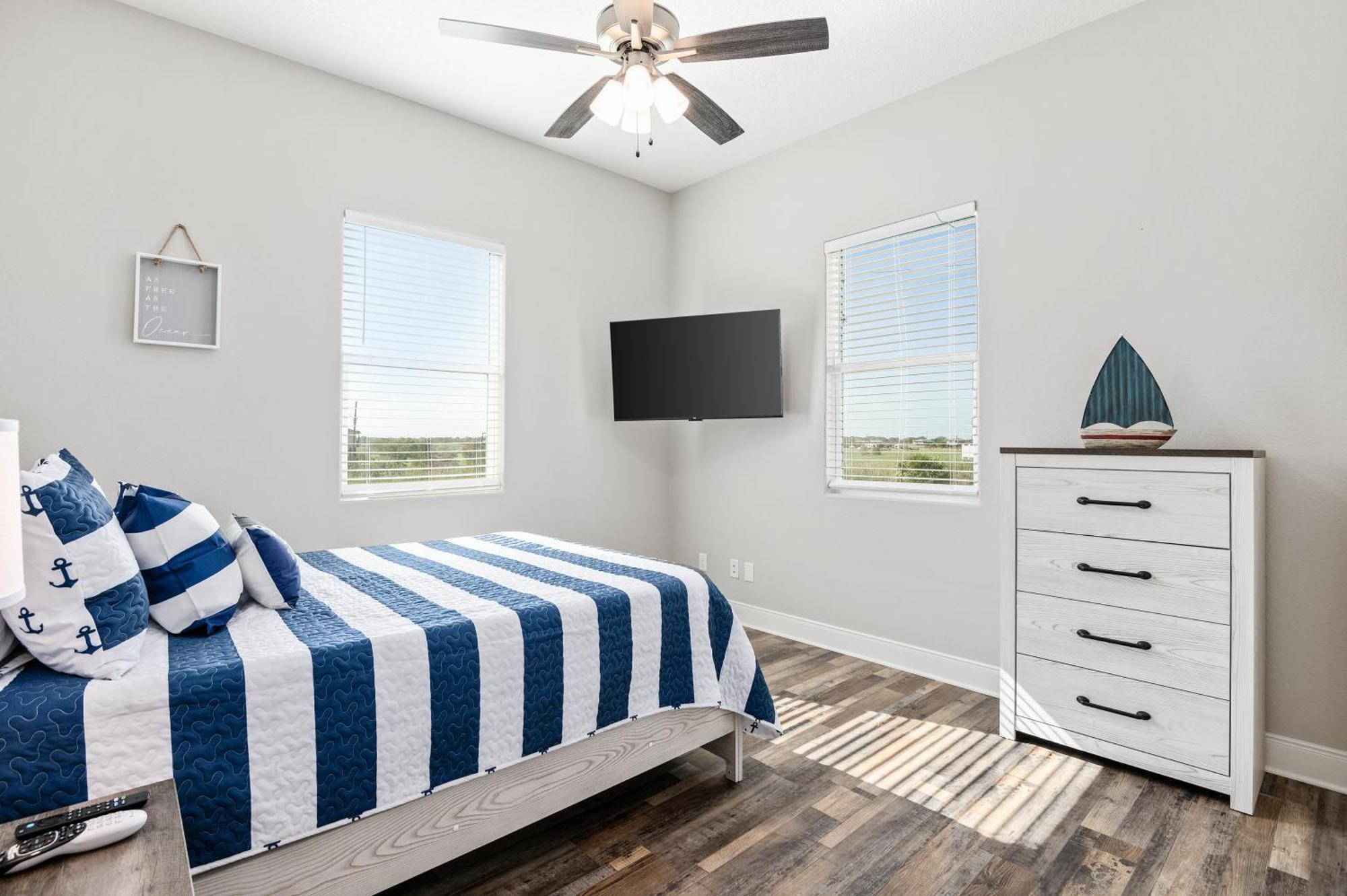 Stylish 4br Crystal Retreat Walk To * Bolivar Peninsula