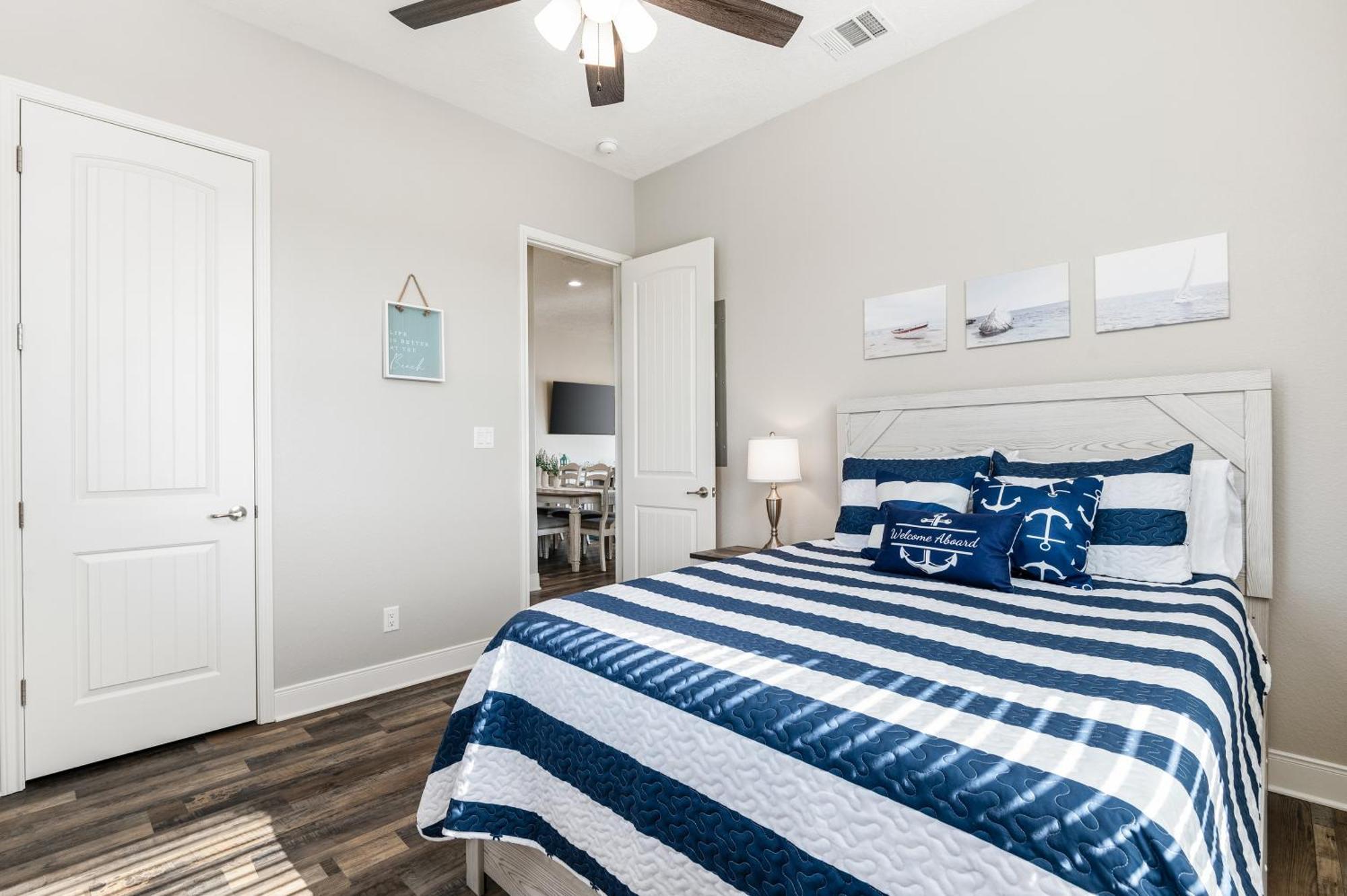 Stylish 4br Crystal Retreat Walk To *